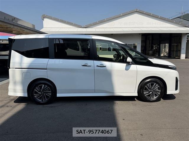 Nissan SERENA 2025-03 8327883-3