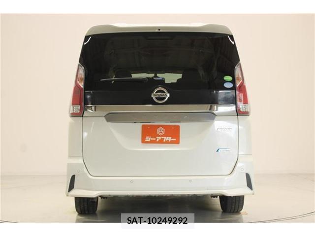 Nissan SERENA 2016-10 8327932-10