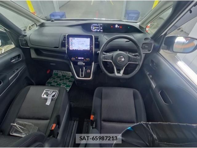 Nissan SERENA 2018-04 8328072-2