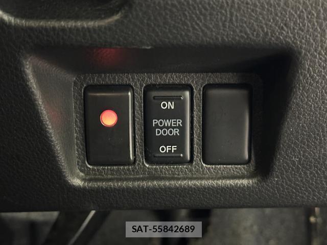 Nissan SERENA 2016-01 8329566-9