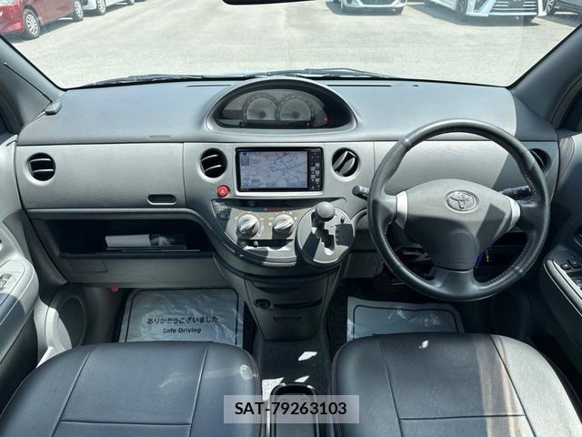 Toyota SIENTA 2011-12 8328152-1