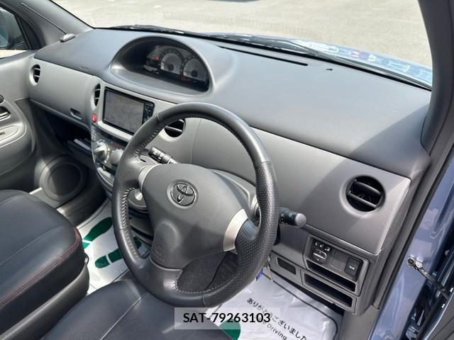Toyota SIENTA 2011-12 8328152-10