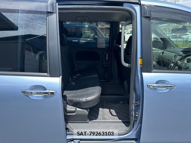 Toyota SIENTA 2011-12 8328152-11