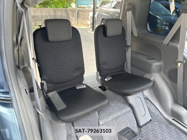 Toyota SIENTA 2011-12 8328152-15