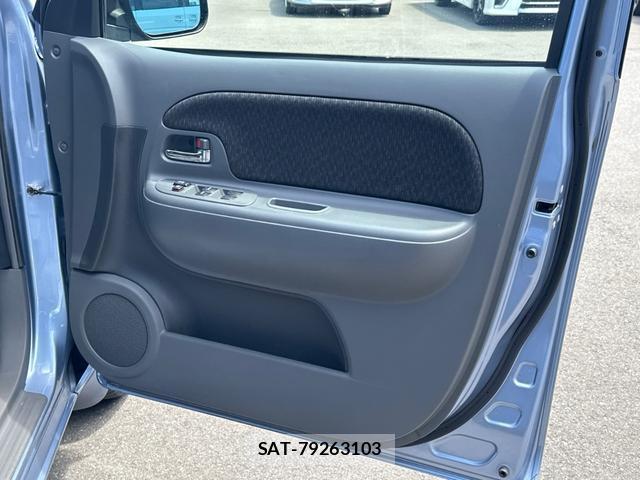 Toyota SIENTA 2011-12 8328152-16