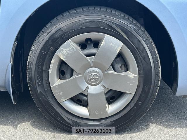 Toyota SIENTA 2011-12 8328152-18