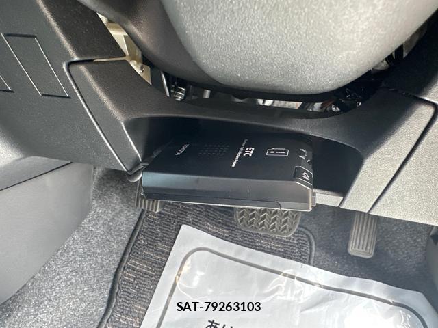 Toyota SIENTA 2011-12 8328152-5
