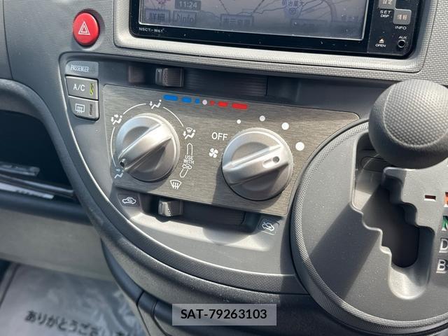 Toyota SIENTA 2011-12 8328152-6