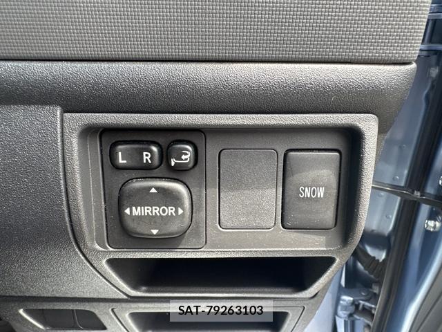 Toyota SIENTA 2011-12 8328152-7