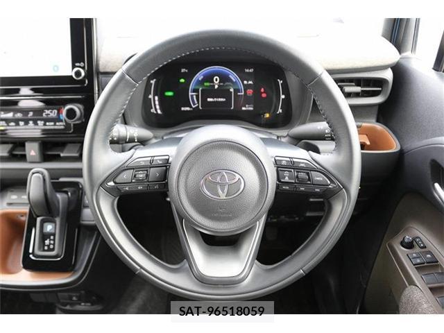 Toyota SIENTA 2023-05 8328416-16