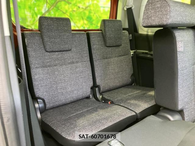 Toyota SIENTA 2024-04 8328452-5