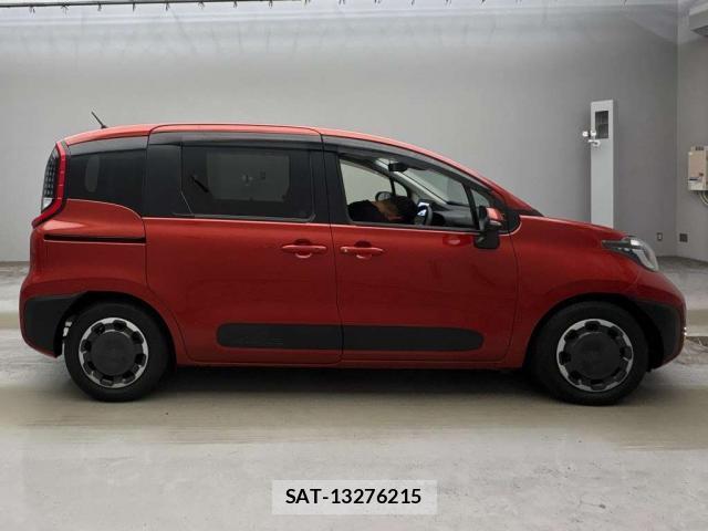 Toyota SIENTA 2023-07 8328820-12
