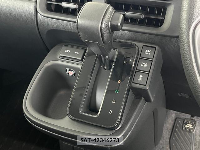 Toyota SIENTA 2023-06 8329113-15