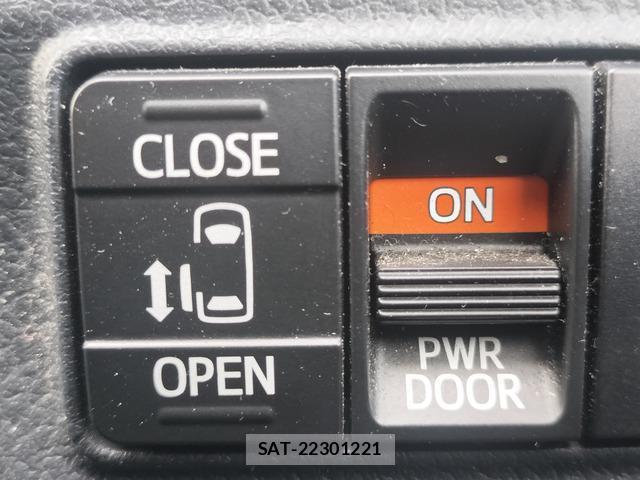 Toyota SIENTA 2017-07 8329130-10