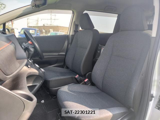 Toyota SIENTA 2017-07 8329130-11