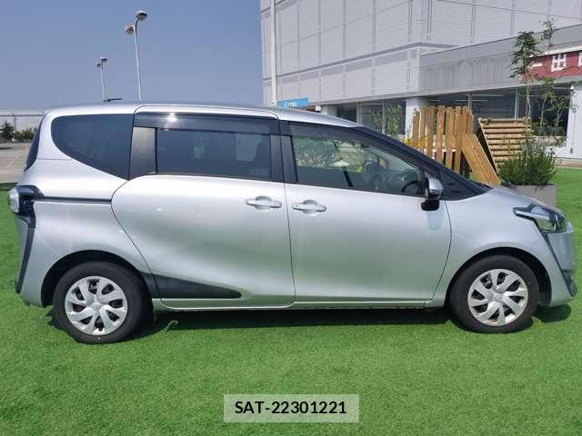 Toyota SIENTA 2017-07 8329130-18