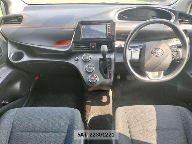 Toyota SIENTA 2017-07 8329130-4