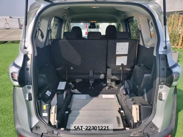 Toyota SIENTA 2017-07 8329130-5