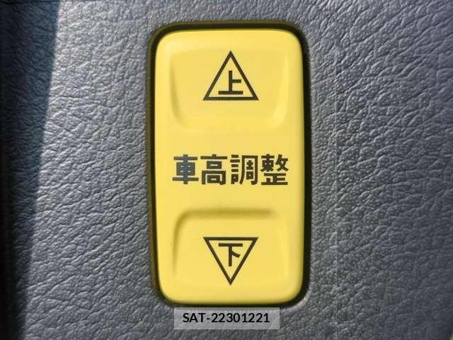 Toyota SIENTA 2017-07 8329130-7