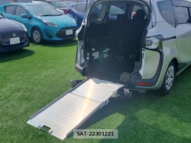 Toyota SIENTA 2017-07 8329130-9