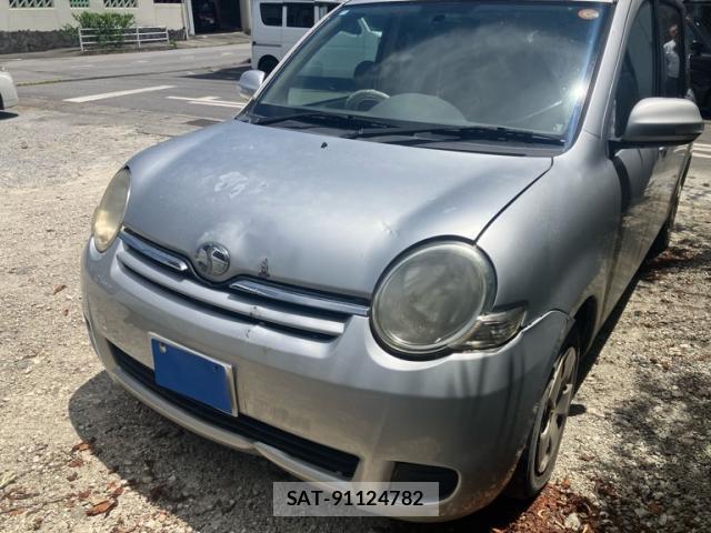 Toyota SIENTA 2011-10 8329630-1