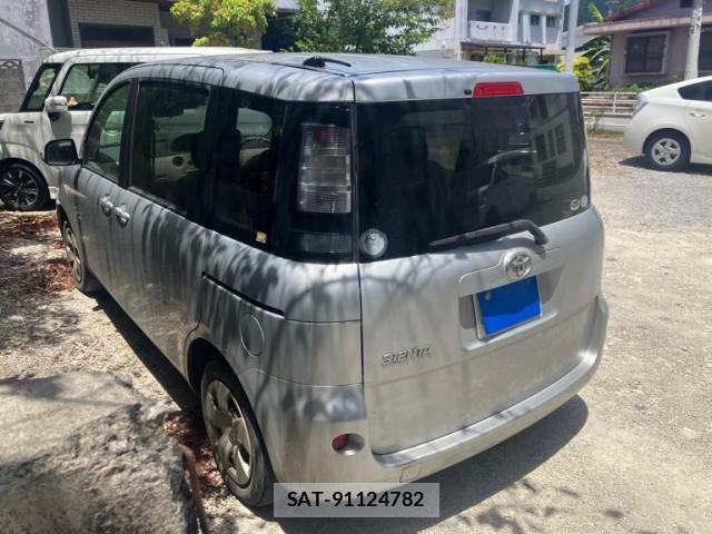 Toyota SIENTA 2011-10 8329630-12