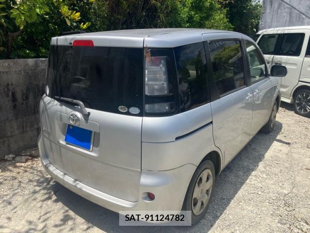 Toyota SIENTA 2011-10 8329630-13