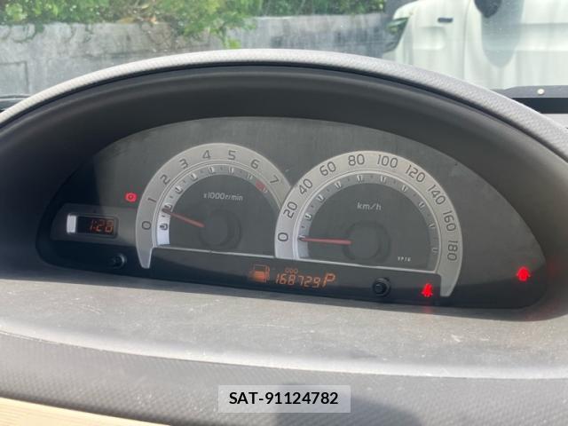 Toyota SIENTA 2011-10 8329630-17