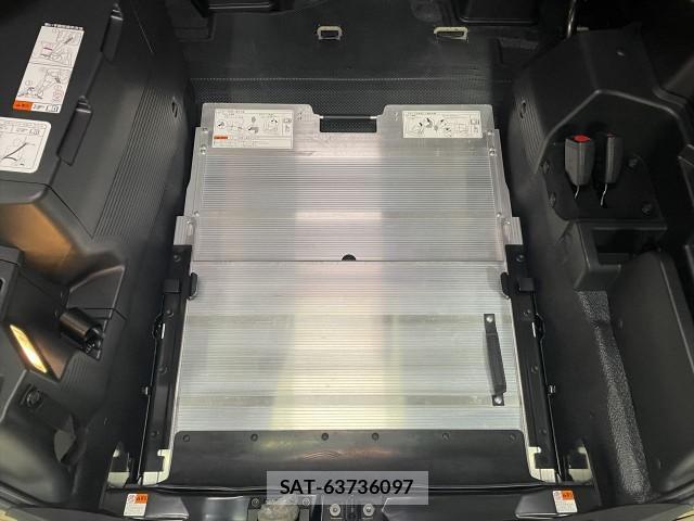 Toyota SIENTA 2024-11 8329804-17