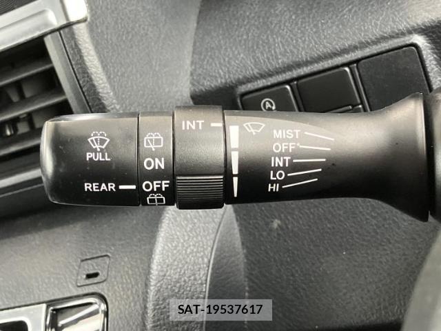 Toyota SIENTA 2017-10 8329812-16