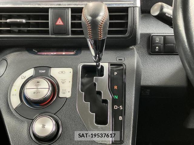 Toyota SIENTA 2017-10 8329812-17
