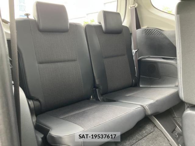 Toyota SIENTA 2017-10 8329812-5