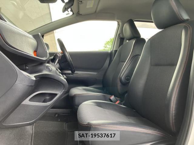 Toyota SIENTA 2017-10 8329812-6