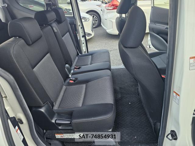 Toyota SIENTA 2022-05 8329822-5