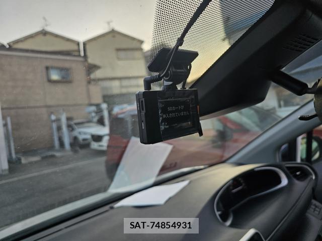 Toyota SIENTA 2022-05 8329822-8