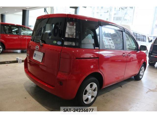 Toyota SIENTA 2014-07 8330072-1