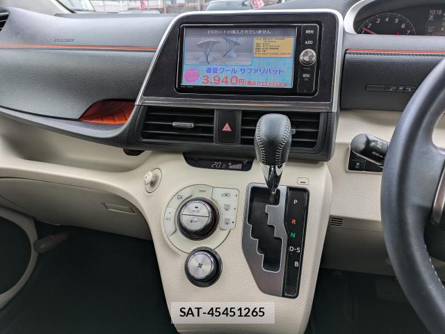 Toyota SIENTA 2016-08 8330161-11