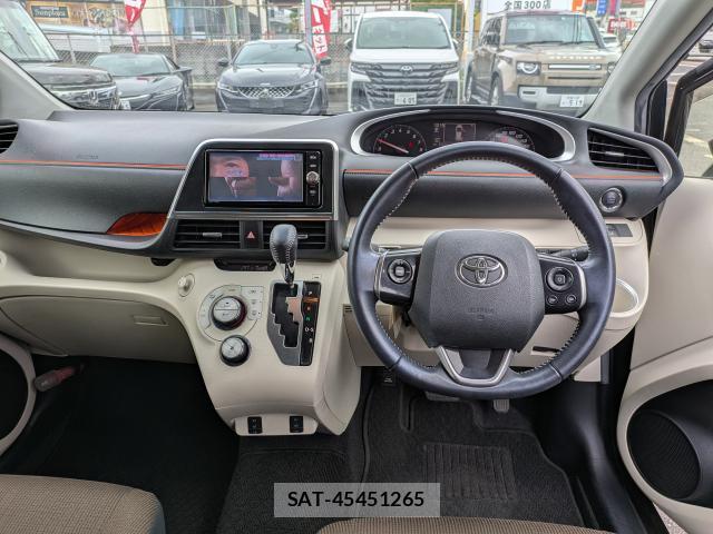 Toyota SIENTA 2016-08 8330161-12