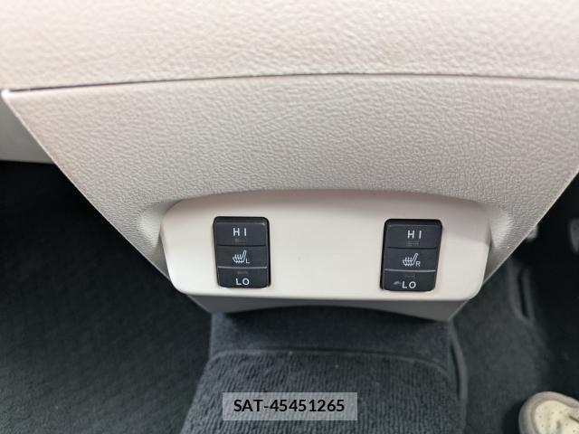 Toyota SIENTA 2016-08 8330161-17