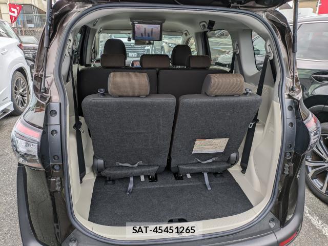 Toyota SIENTA 2016-08 8330161-19