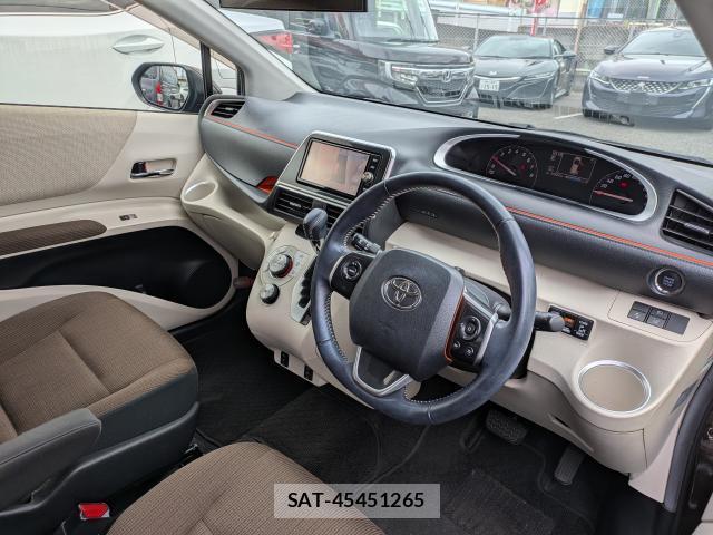 Toyota SIENTA 2016-08 8330161-2