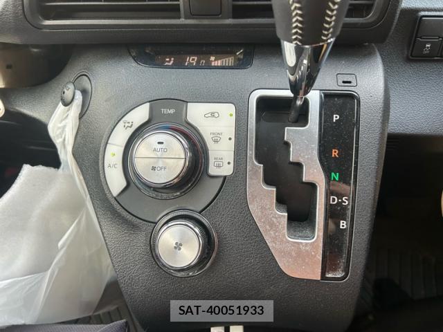 Toyota SIENTA 2022-04 8330168-16