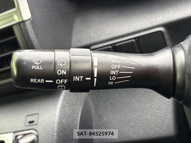 Toyota SIENTA 2017-02 8330392-16