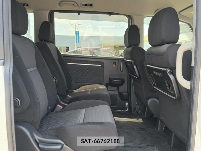 Honda e 2017-09 8327870-5