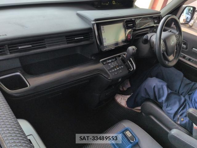 Honda e 2017-03 8328670-2