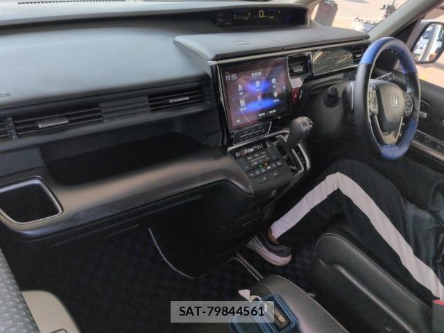 Honda e 2022-02 8328671-2