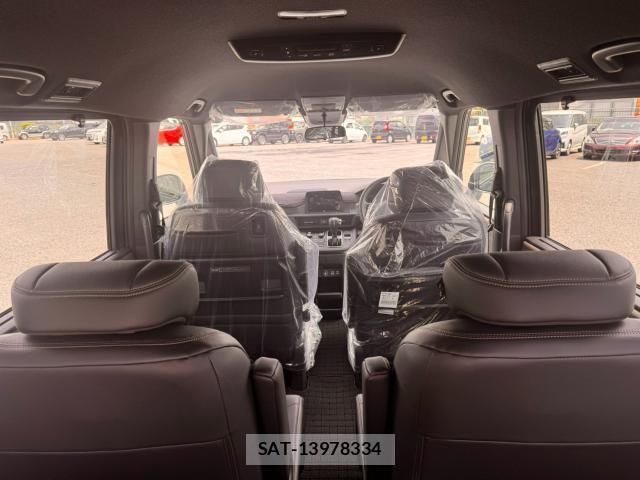 Honda e 2026-07 8329442-17
