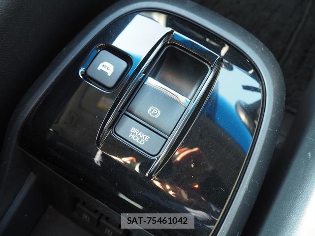 Honda e 2018-03 8329940-17