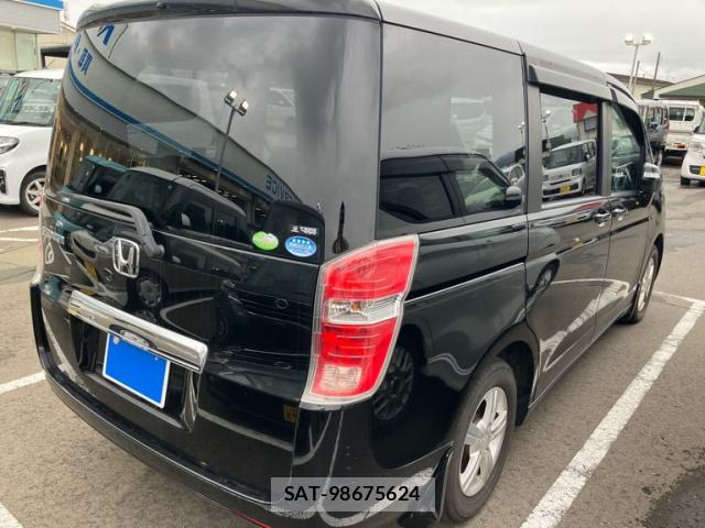 Honda e 2010-06 8328896-13