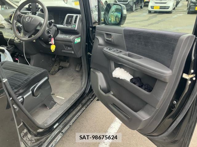 Honda e 2010-06 8328896-16